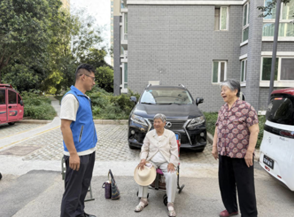 配资查询之家门户 积极开展社区服务, 济阳街道财工街社区情暖老人心